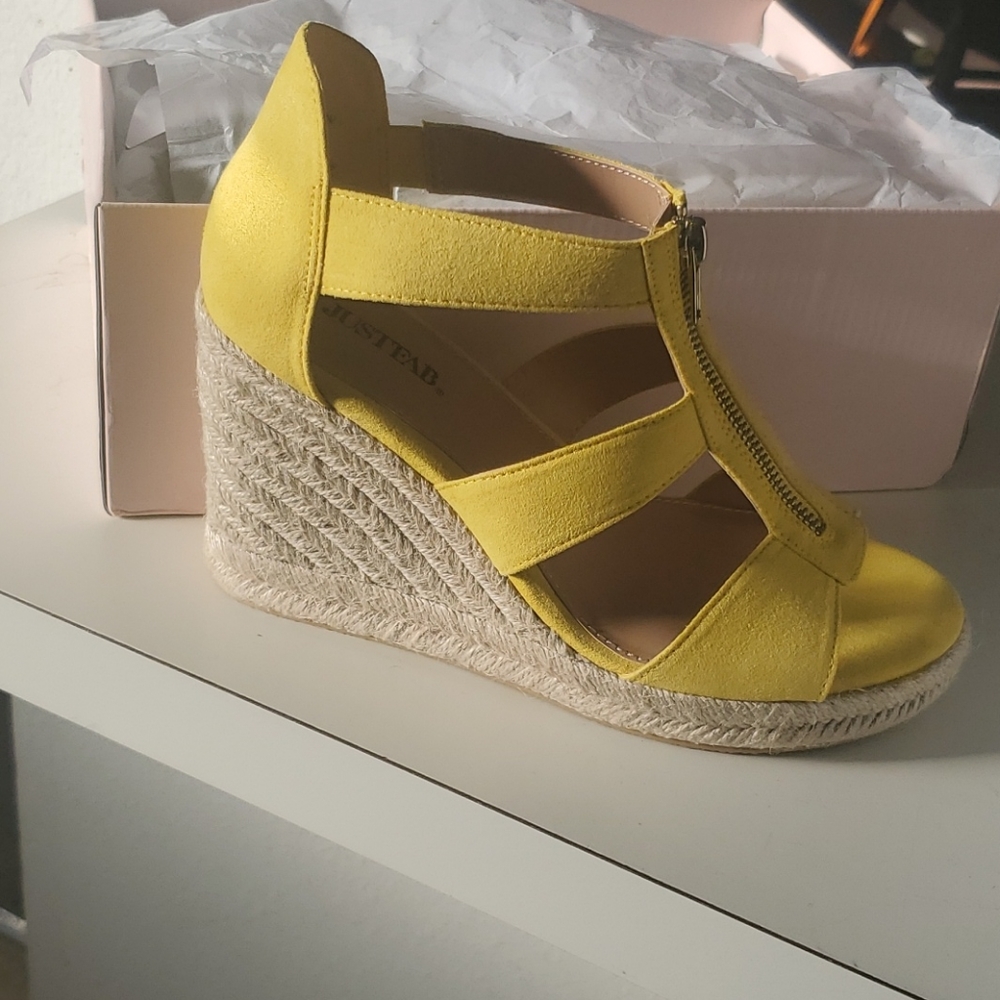 Karsey WW Yellow Wedges